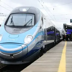 Nowy Pendolino czeka na pasażerów. Studenci mogą liczyć na **zniżkę studencką na pociąg** i podróżować taniej.