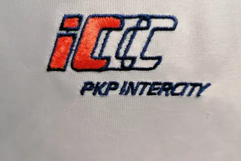 Logo PKP Intercity. Sprawdź regulamin akcji "taniej z bliskimi", by podróżować z rodziną i przyjaciółmi.