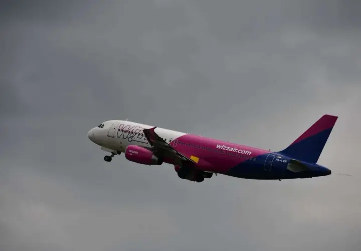 Wizz Air: Ile alkoholu możesz zabrać? Uniknij konfiskaty!