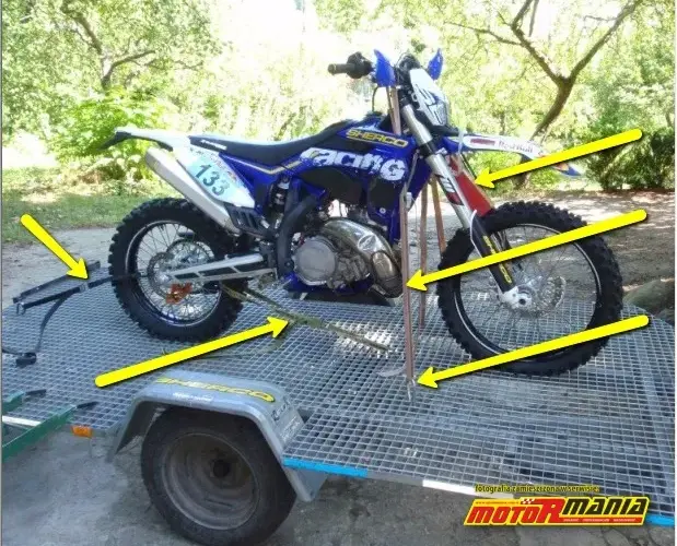 Jak bezpiecznie przewieźć motocykl na przyczepce? Pełny poradnik