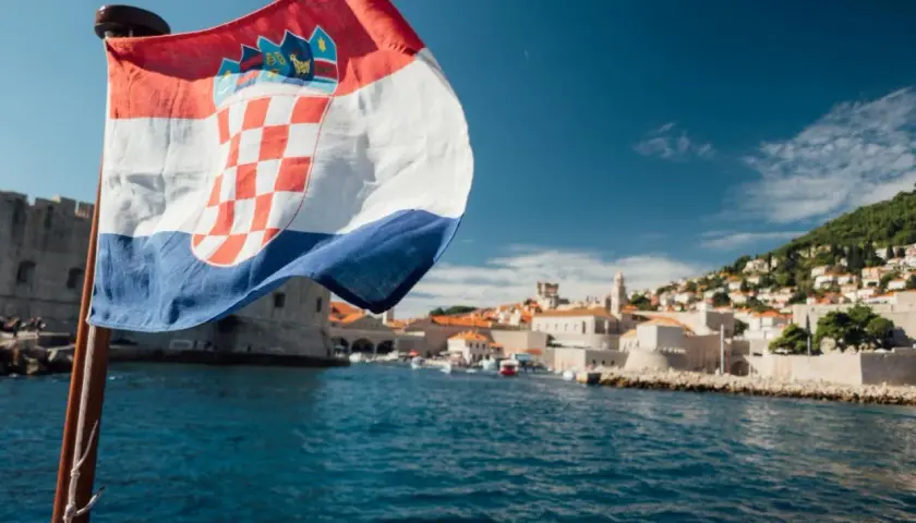 Wakacje w Chorwacji: Przepisy celne i limity. Sprawdź, co zabrać!