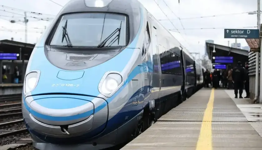Nowy Pendolino czeka na pasażerów. Studenci mogą liczyć na **zniżkę studencką na pociąg** i podróżować taniej.