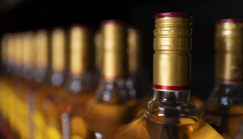 Ile alkoholu do Francji? Limity, zasady i jak uniknąć kar