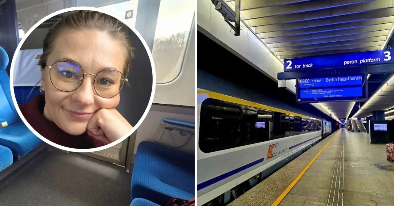 Uśmiechnięta kobieta w okularach w pociągu. Obok peron z tablicą informującą o odjeździe pociągu Berlin Express.