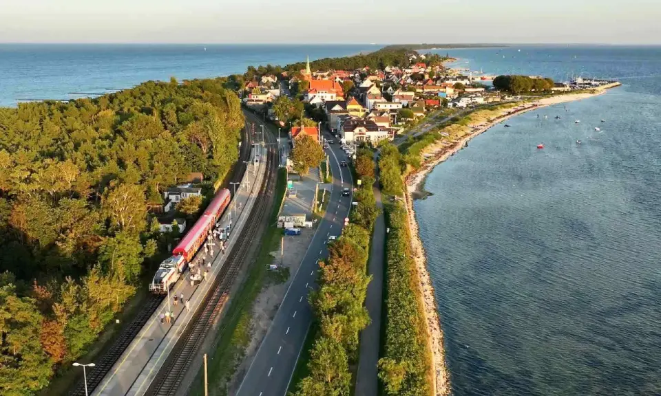 Gdynia - Hel pociągiem. Praktyczny przewodnik po trasie